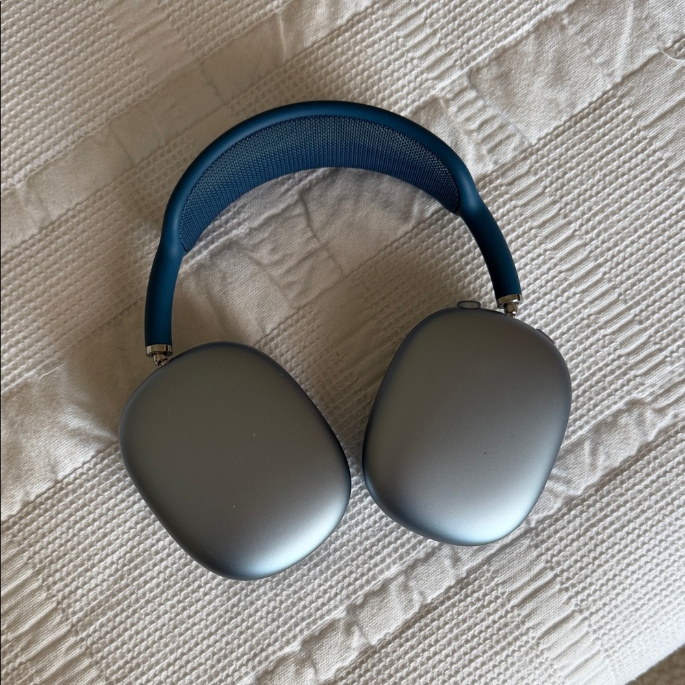 Apple AirPods Max Sky Blue